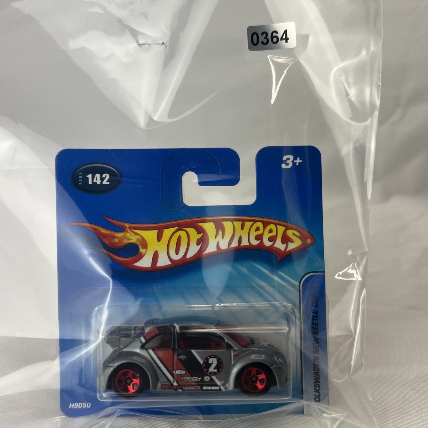 Hot Wheels 2005 Volkswagen New Beetle Cup 142 Gray and Red