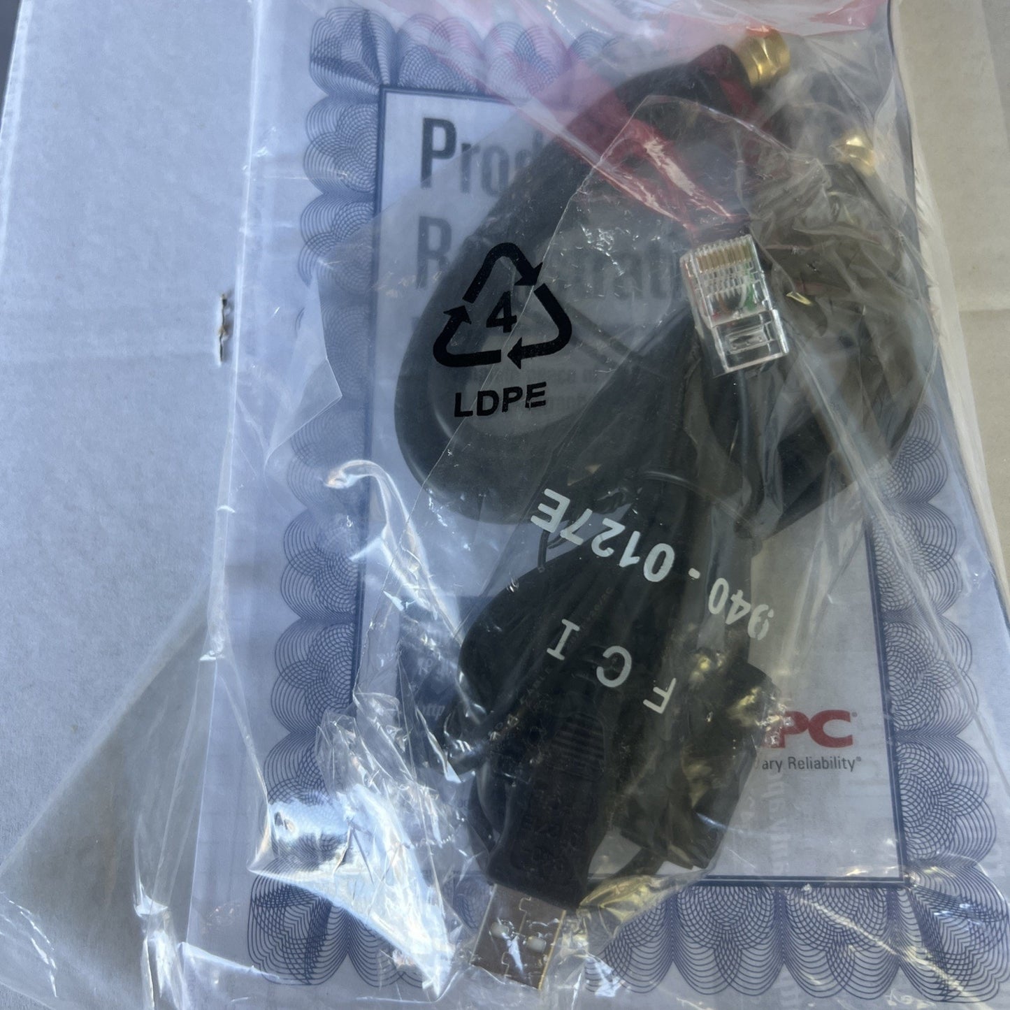 APC FCI 940-0127E APC USB to RJ45 Cable With Manual Back UPS XS 1000