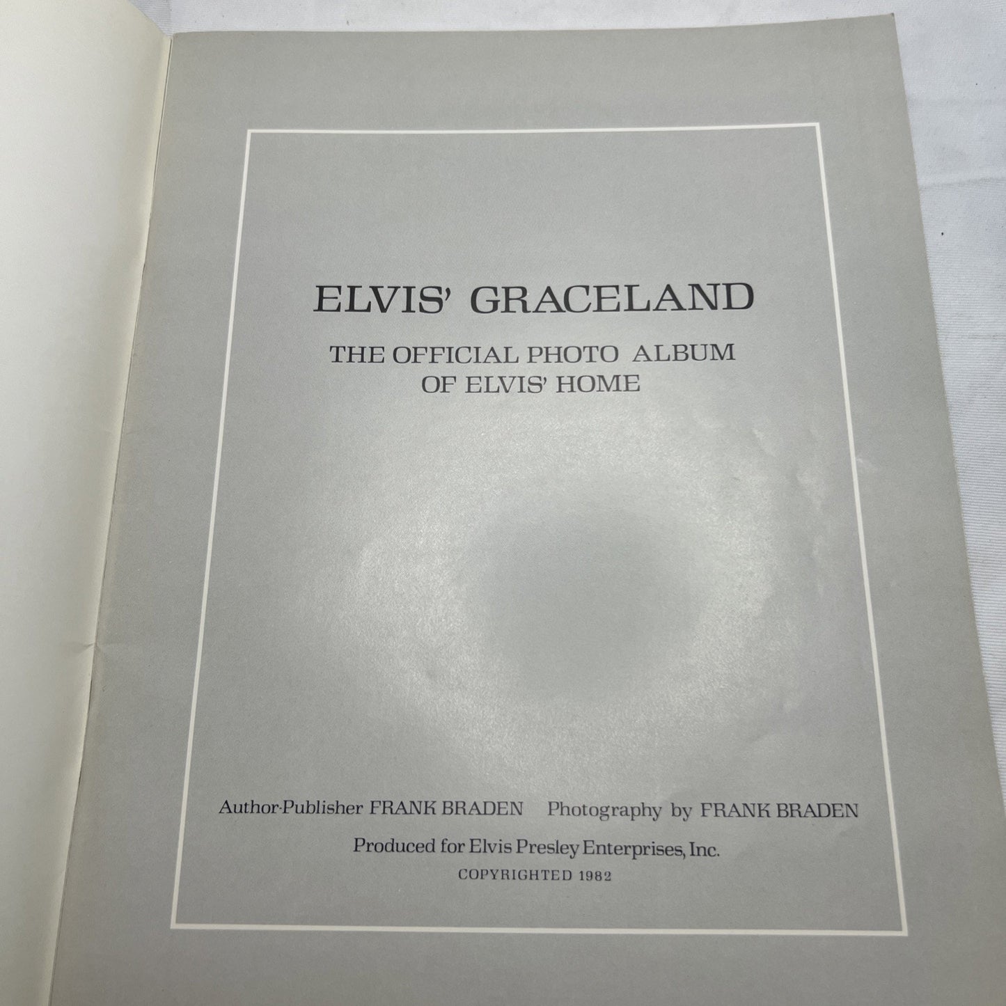 Elvis' Graceland 1982 The Official Photo Album of Elvis Home Rare Magazine