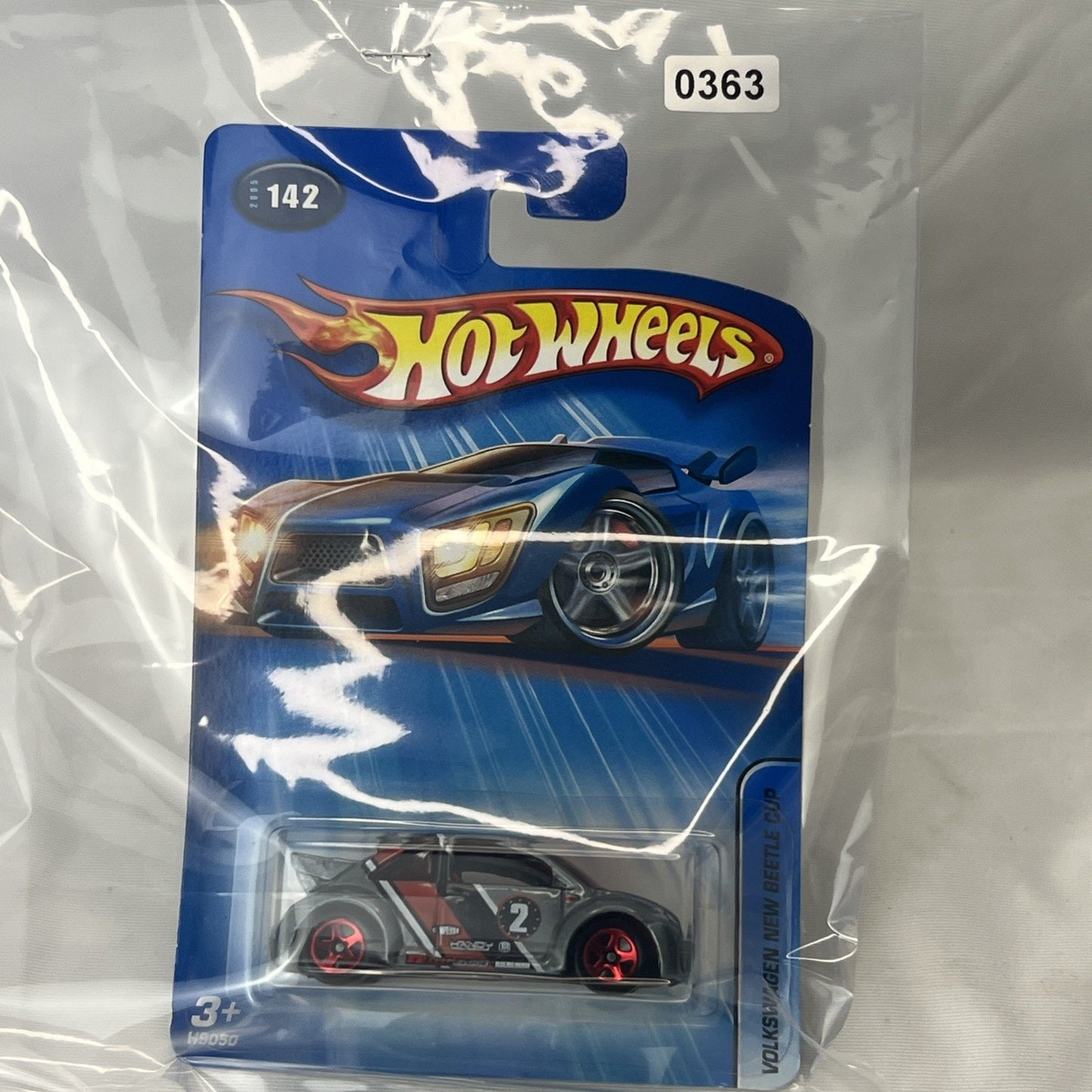Hot Wheels 2005 Volkswagen New Beetle Cup 142 Gray and Red