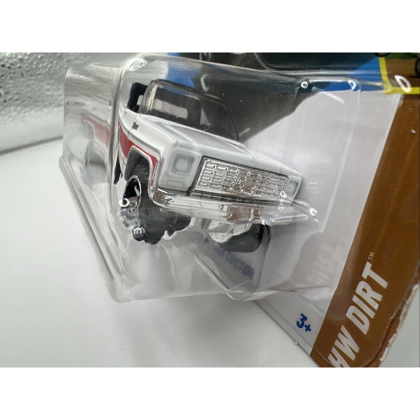 Hot Wheels 2025 Mainline 75 Chevy Blazer Custom #115 M Case 1975 White Truck